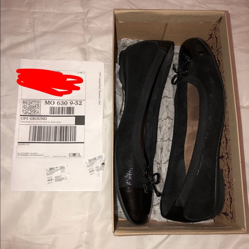 Like new Clark’s suede flats